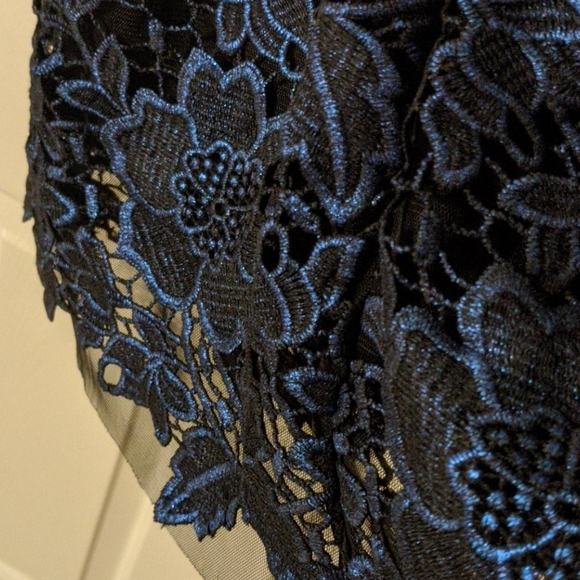 Formal dress - Picture 5 of 7